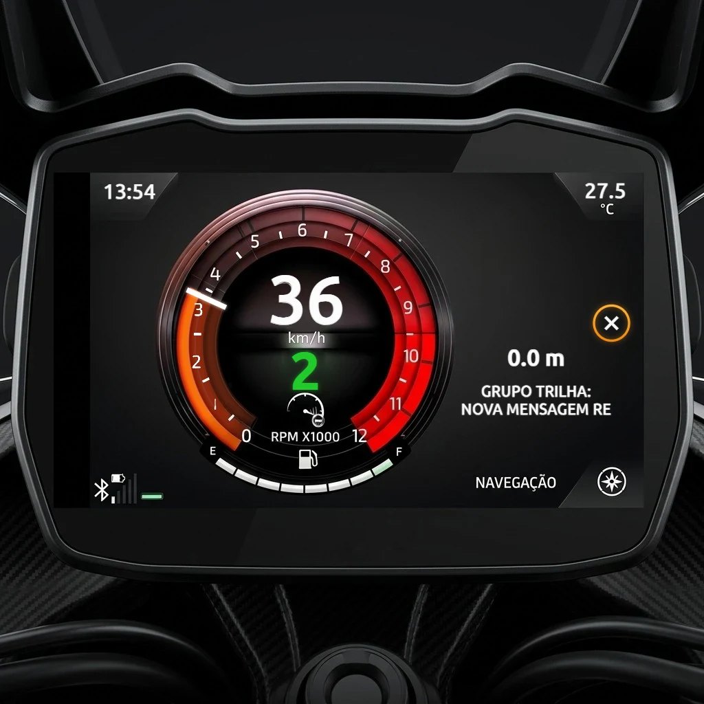 TFT panel at 36 km/h in 2nd gear showing a new-message alert from a group called Grupo Trilha (fictional name)